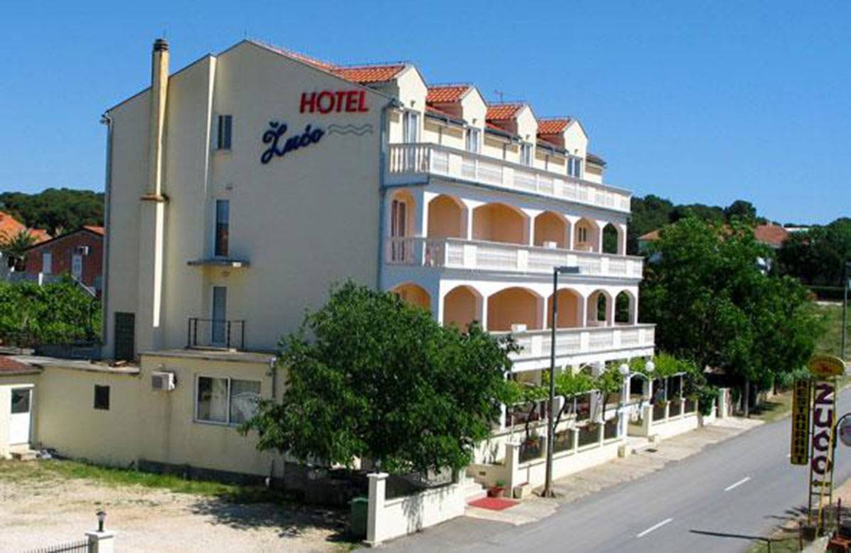 Hrvatska, Biograd, Hotel Žućo